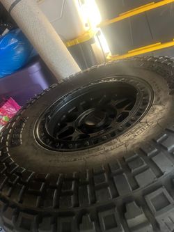 37x12.5R17