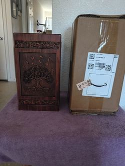 Brand new urn never used