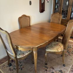 Dining Table With 1 Leaf And 4 Chairs On Rolling Casters