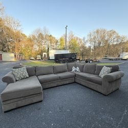 Spacious Macys Sectional ( Delivery Available)