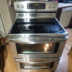 Reduced-Black And Stainless Kenmore 5 Burner Glass Top Stove With Self Cleaning Convection Double Ovens Works Great 