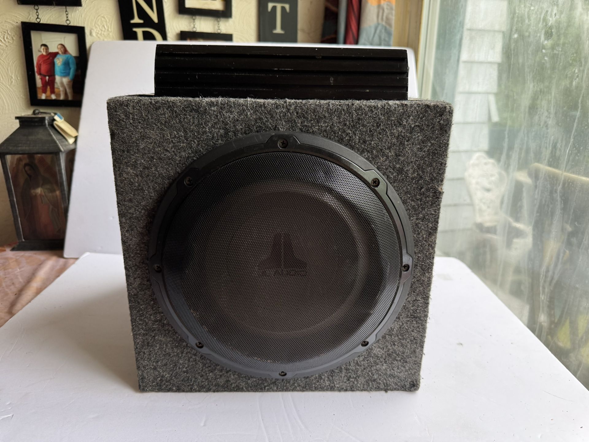 10"JL Audio W1 in sealed space saving box and Rockbille 600w amp