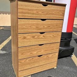 5 Drawer No Knobs Dresser 