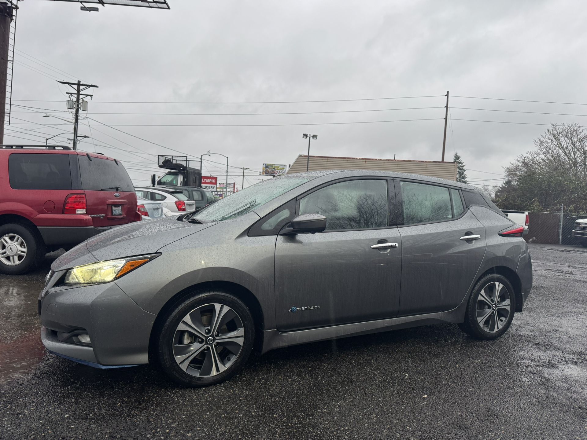 2019 Nissan LEAF SL PLUS Hatchback 4D 165k miles Leather Bluetooth Back up camera Runs and drives great Clean title Has Charger 253-444-7219 Par