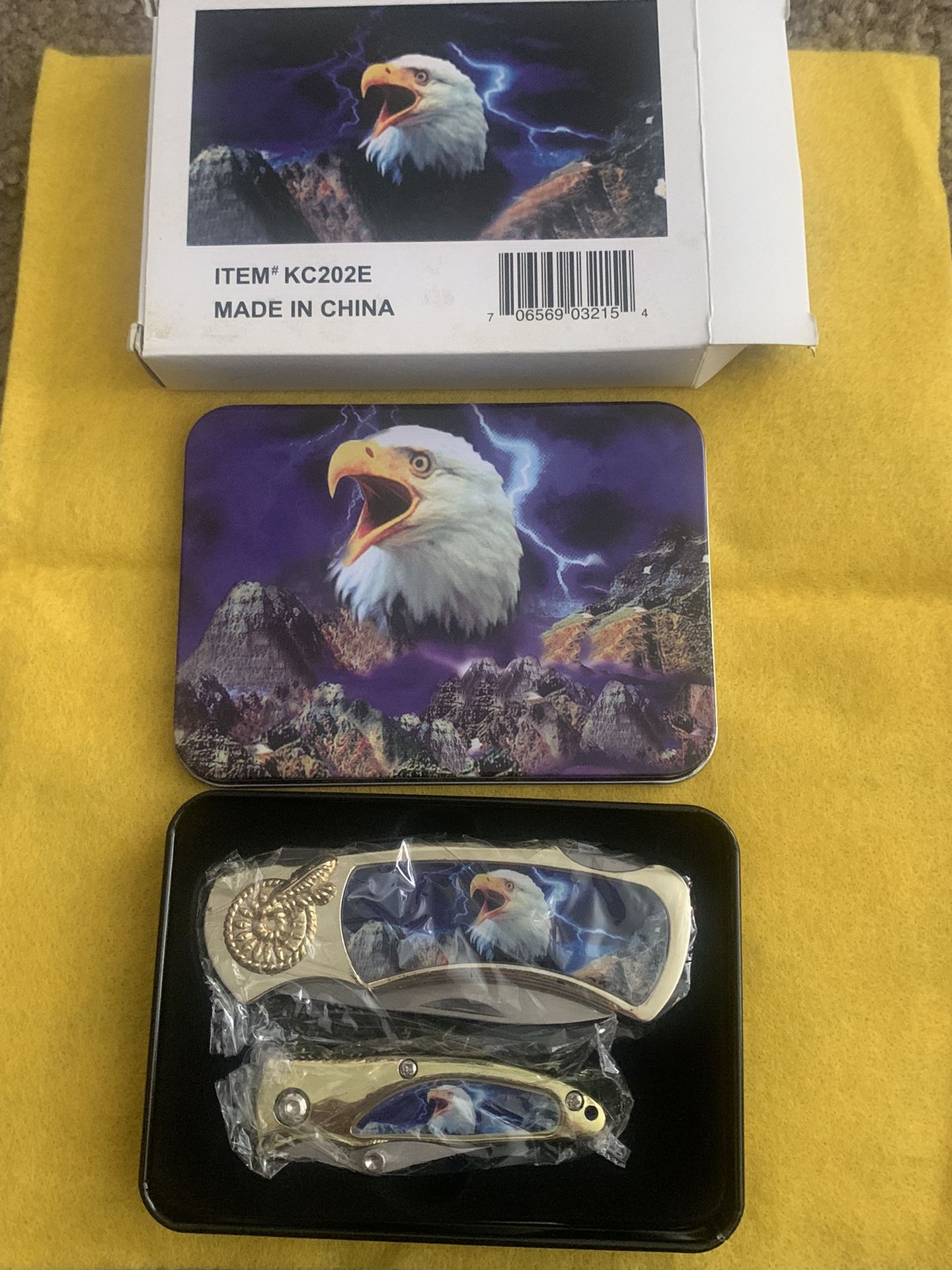 New In Tin Set Of Two Eagle Pocket Knives