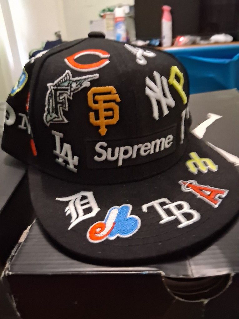 Supreme New Era Size 7 3/8....50$$$$π₯π₯π₯