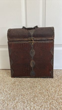 DECORATIVE SNAKE SKIN BOX