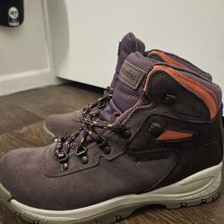 Columbia Women's Hiking Boots Size 8