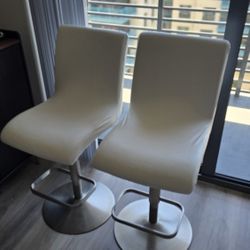 2 Barstools