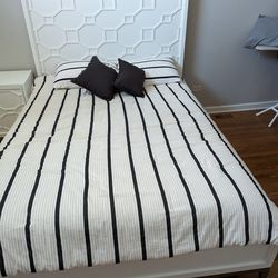 White queen Bed Frame Like  New With or without mattress