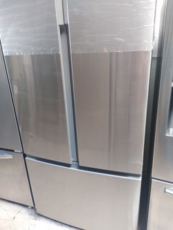 Insignia 26.6 Cu. ft French door refrigerator - stainless steel