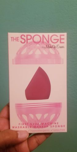 The Spong Makeup Eraser...Can put in the washer to clean..has a case to wash iy..Brand new!!..to apply Foundation makeup