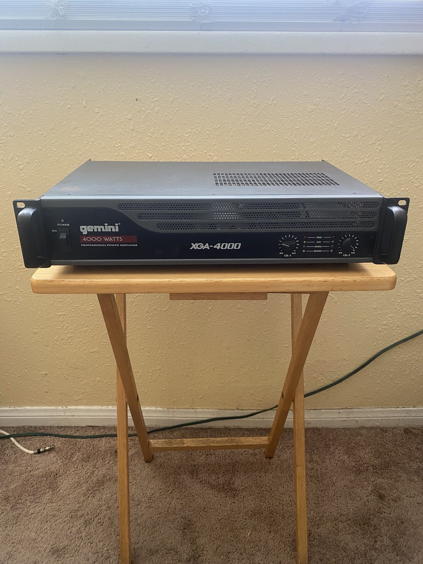 Gemini XGA-4000 Power Amplifier