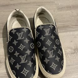 louis vuitton slip on 