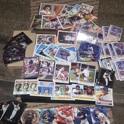 NicE Lot Of Baseball In Mint Cond There's More Then 70 Cards Here