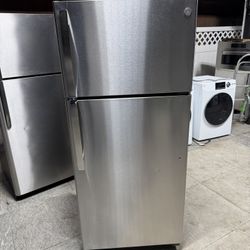 GE Refrigerator 28 X 67 Almost New One Receipt For 90 Days Warranty 