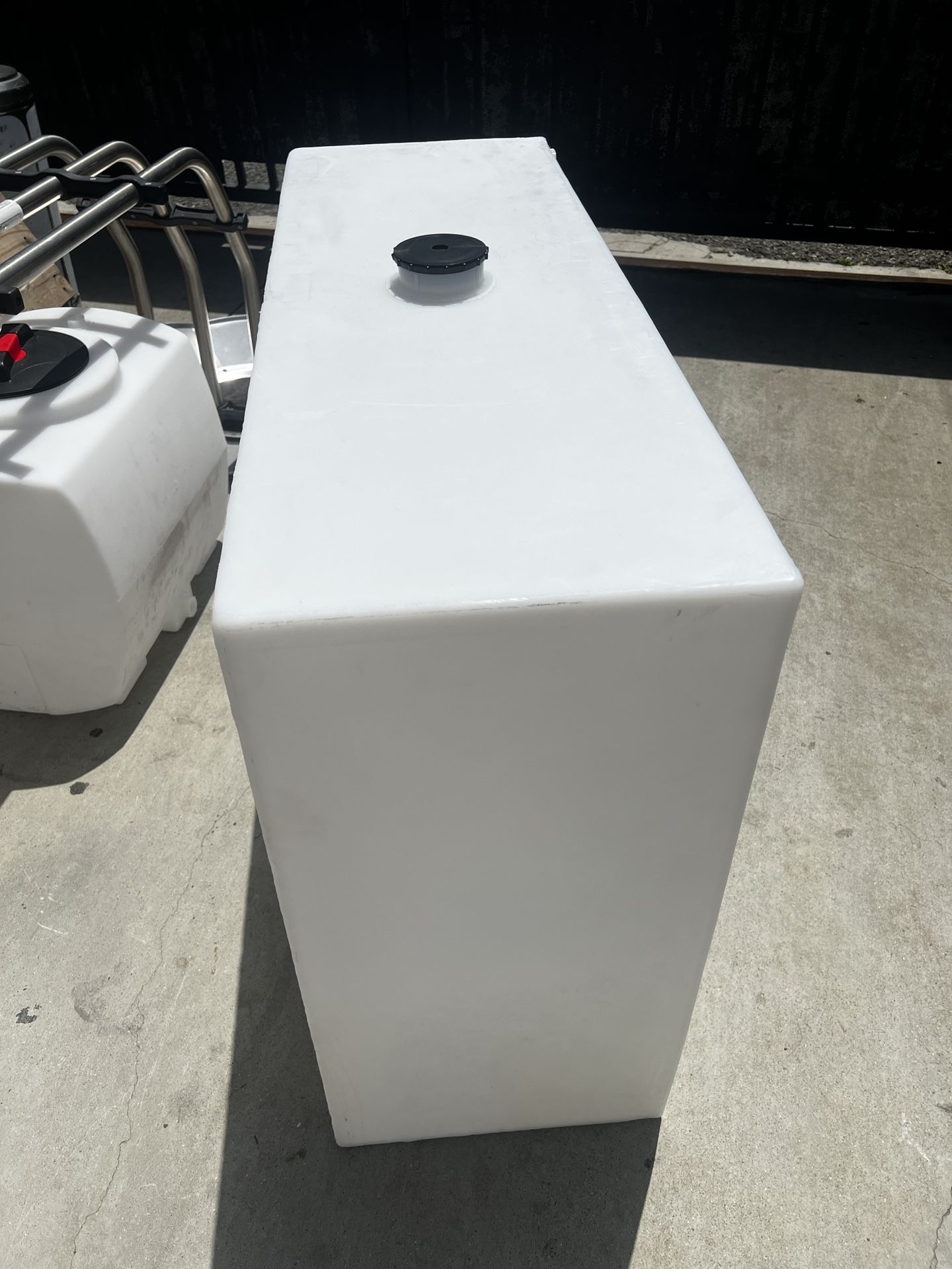 Water Tank 100 Gallon Slim for Sale in Garden Grove, CA - OfferUp