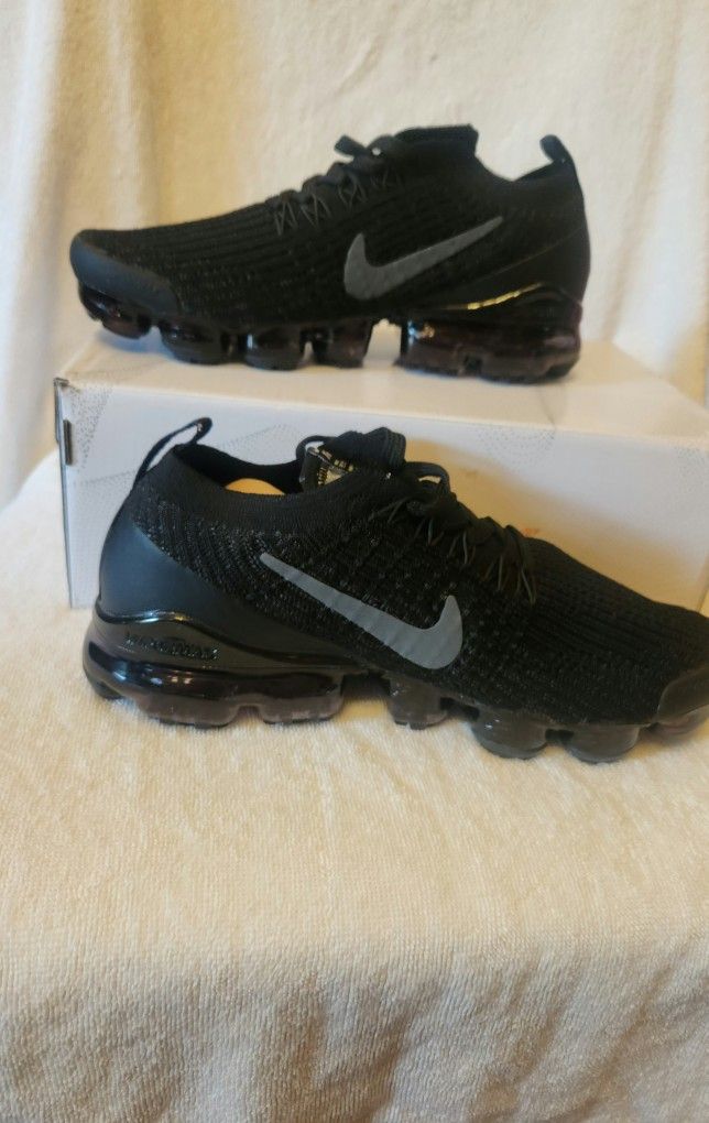 Nike Women Flynit Size 88.5