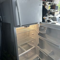 Fridgidare Refrigerator 