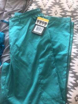 Widerwinks scrubs brand new