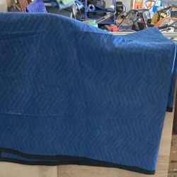 Lightweight moving blankets