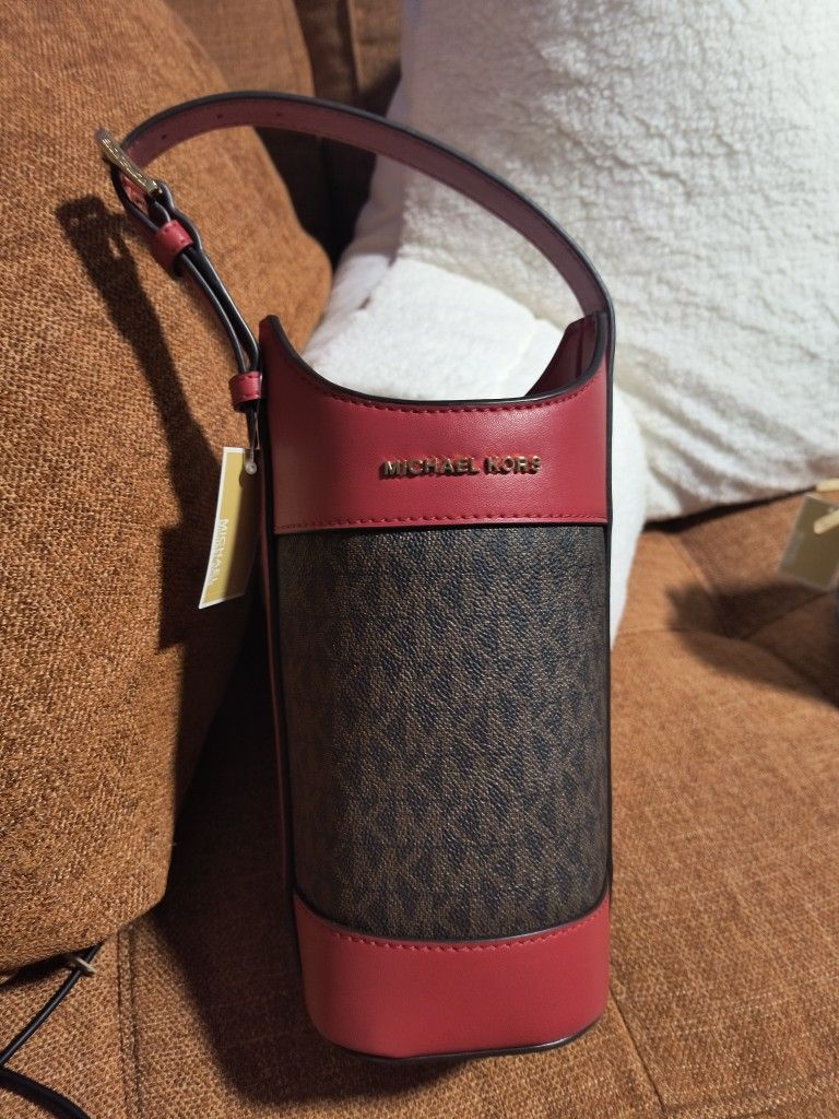 Michael Kors Wine Bottle Holder Bag Luggage Multi 100% Authentic Michael Kors !!  Details: • Leather /Coated Canvas Color  Luggage Multi • Brand New 
