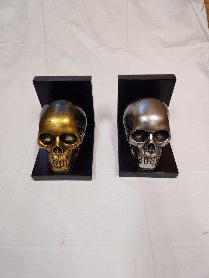Skull Bookends