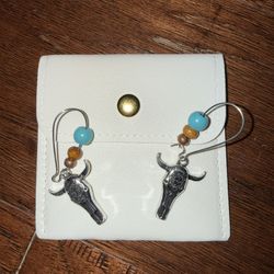 New Women's Western/Rodeo Faux Turquoise Skull Earrings in Case