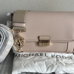 Michael Kors Bradshaw Medium Leather Messenger Bag