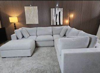 LIKE NEW- Thomasville Lowell 6-piece Modular Sectional with Ottoman Light Gray