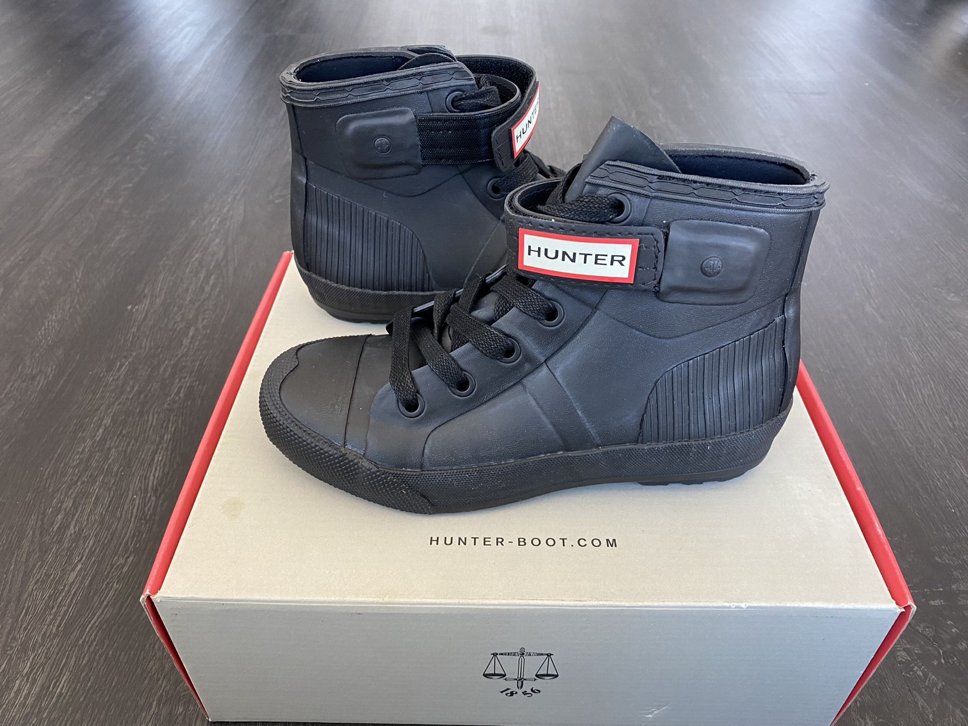 HUNTER Black Rubber High-Top Sneakers/Rainboots