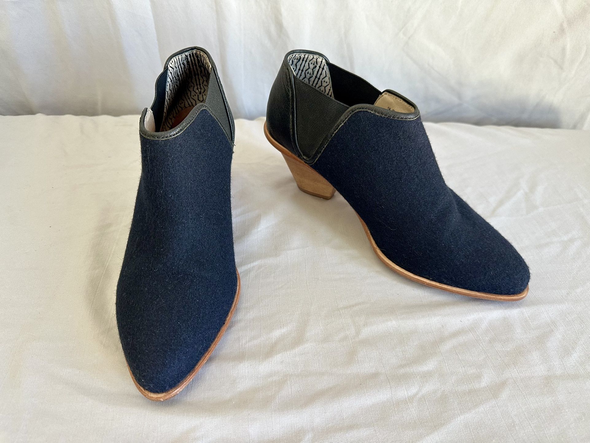 Matt Bernson Ankle Booties Shooties Navy Wool Leather Blend, Size 9.5