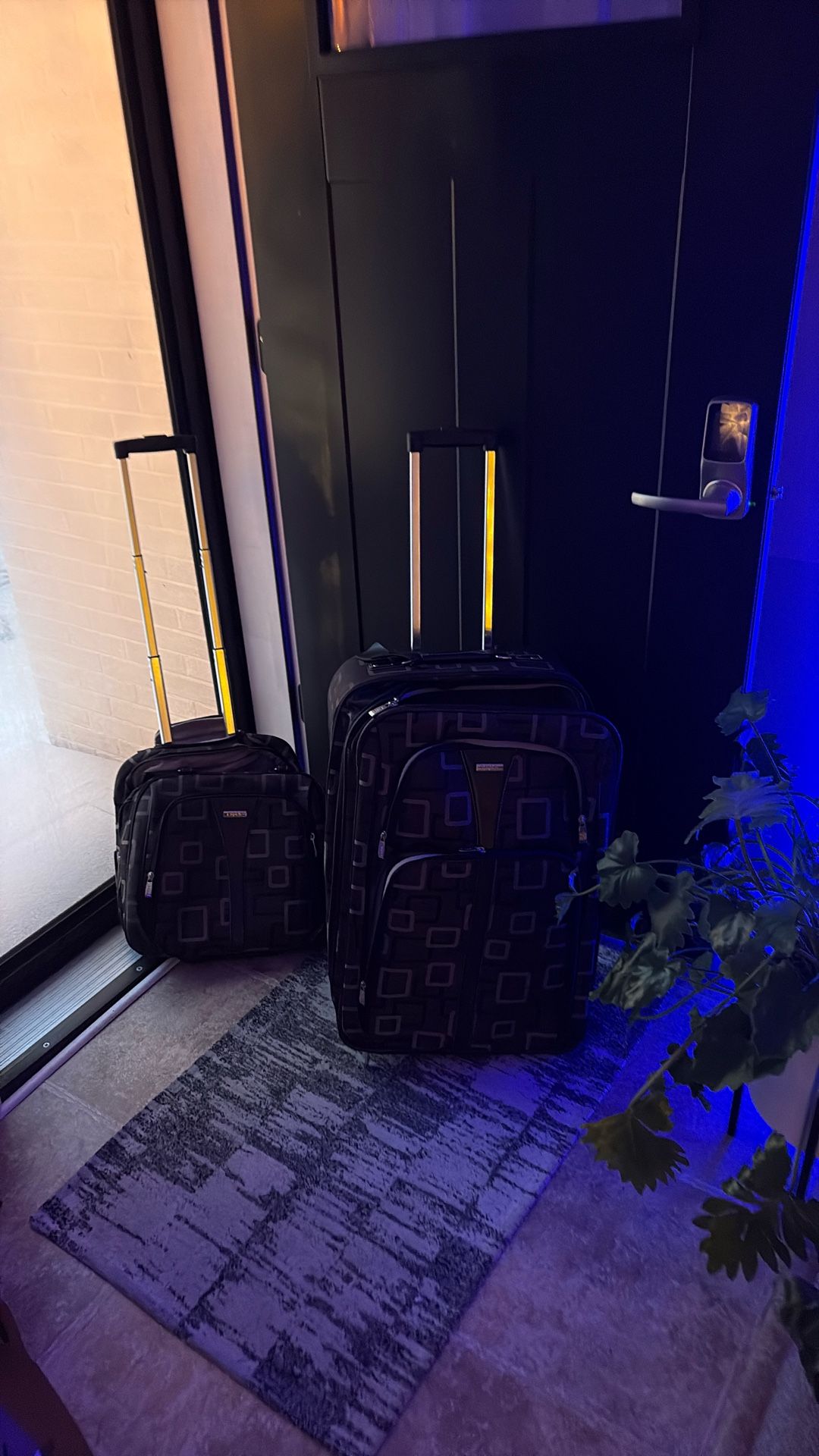 Luggage  - Rolling suitcases