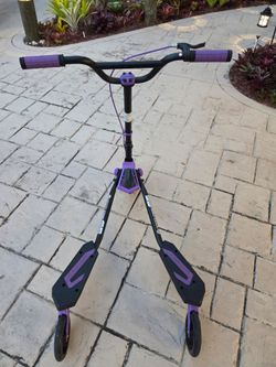 Yvolution 3 wheel scooter