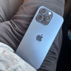 iPhone 15 pro max 256 gb 