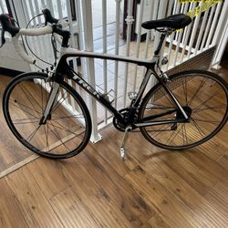 TREK MADONE 4.7 - CARBON ROAD BIKE IN USED CONDITION