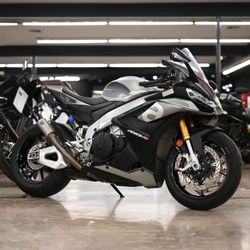 2022 APRILIA RSV4