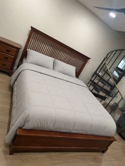 Bedroom set solid wood used