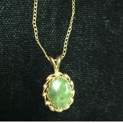 Vintage Green Jade Pendant Set In 14k Yellow Gold