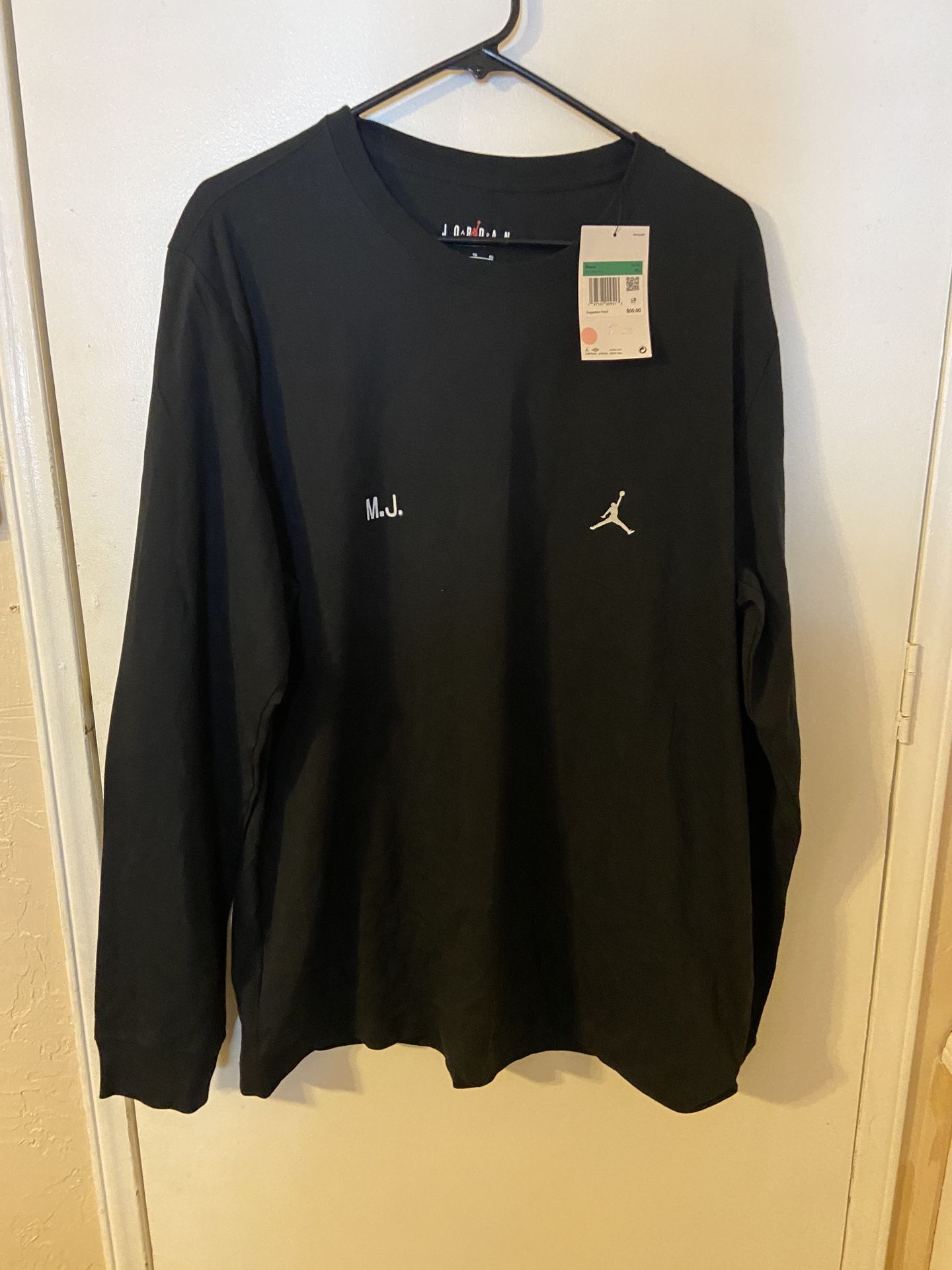 NWT Mens Nike Jordan long sleeve shirt. XL