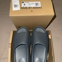 Adidas Yeezy Slide Men’s Size 9 