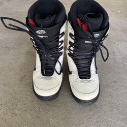 Vans 9.5 Snowboard Boots