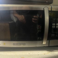 Black + Decker Microwave 