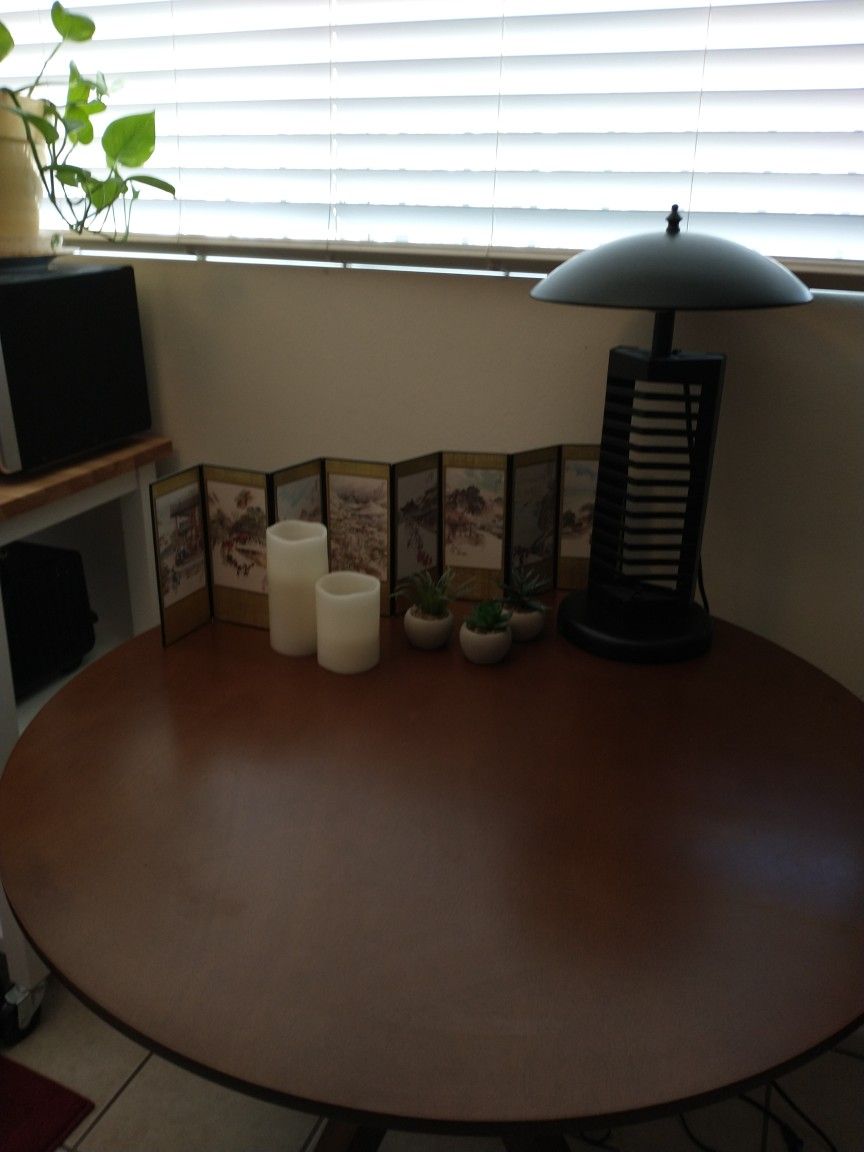 Lamp in black finish,  Candles battery operated,  3 Succulent Plants. Anything can be sold separately.