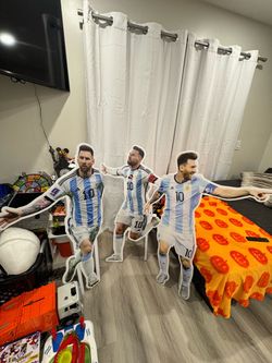 4’ Messi corrugated plastic