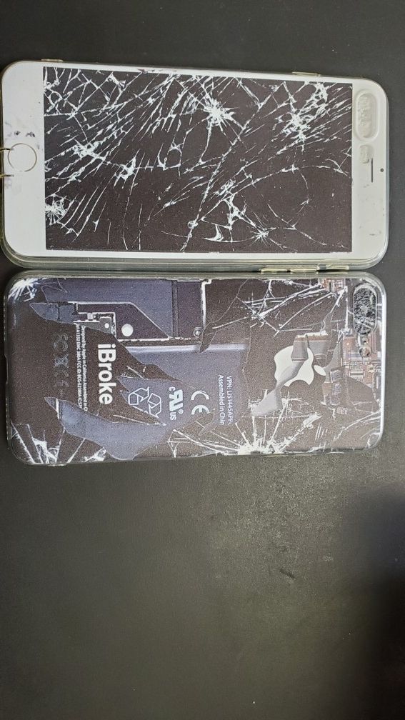 2 of iPhone 7 plus cases broken screen