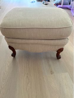 Foot rest bench