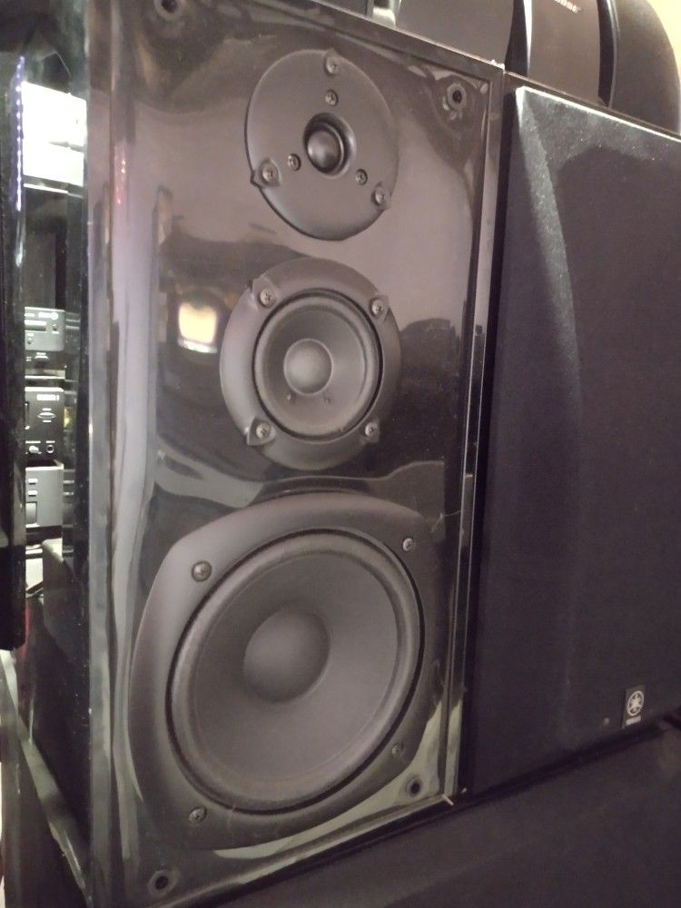 Pair Of Yamaha Bookshelf Speakers