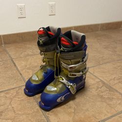 Salmon Ski Boots Size ( 26.0 ) Women US Size 9 