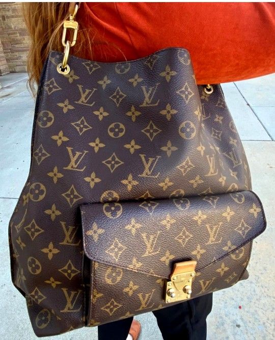 LOUIS VUITTONS MONOGRAM METTIS HOBO TOTE HAND BAG.